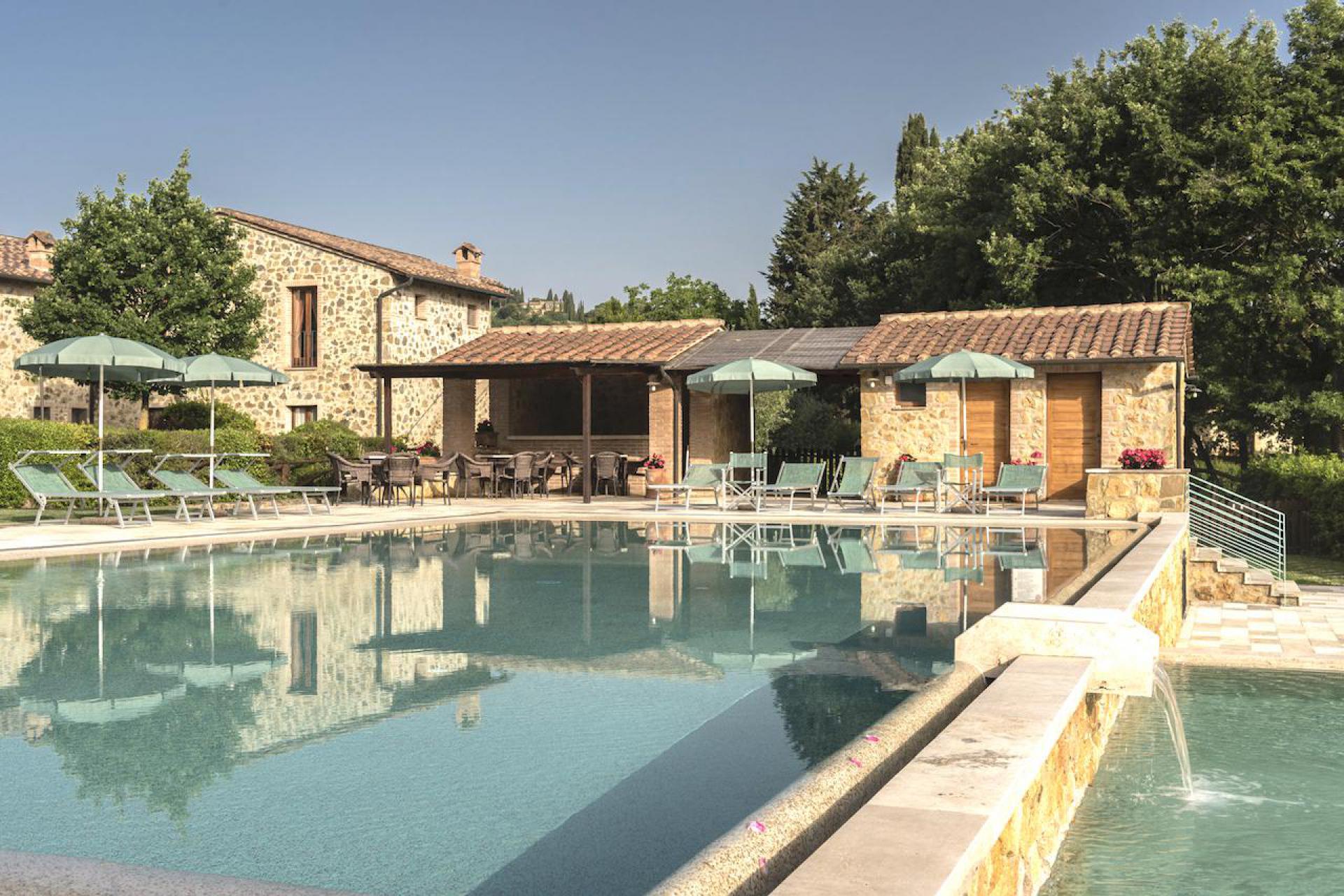 Resort di campagna in Toscana con bellissima piscina