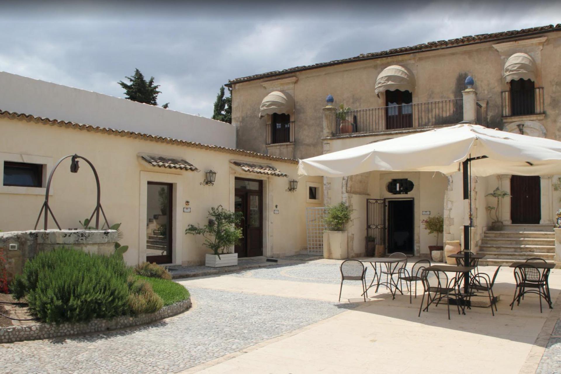 Agriturismo tra agrumi in Sicilia vicino al mare