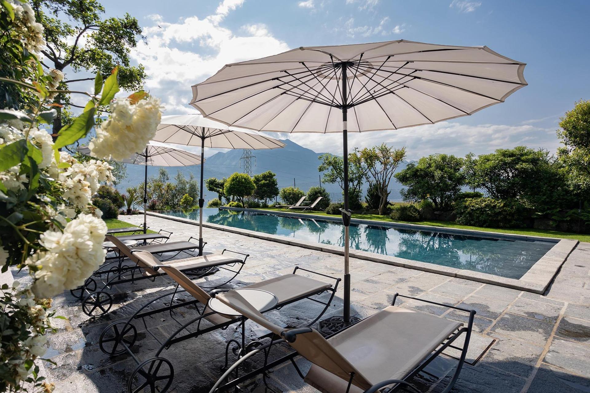 Agriturismo di lusso, piscina vista lago di Como!